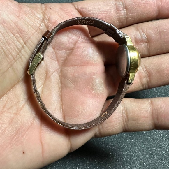 Vintage Timex 17 Jewels Ladies Gold Tone Mechanical Wind Up Watch Parts / Repair - Picture 6 of 9